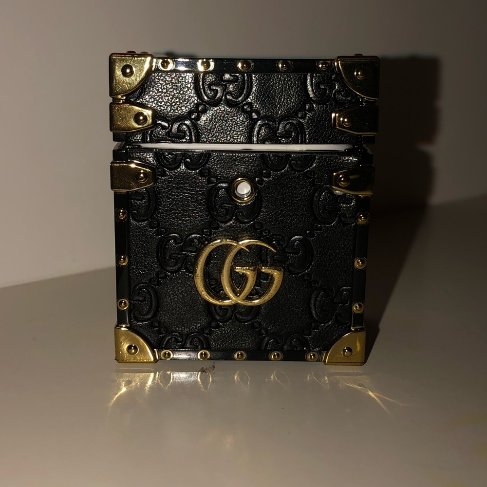 GG AirPod case